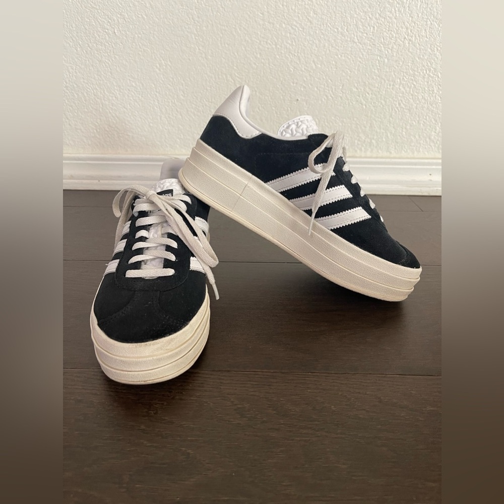 GENTLY WORN ADIDAS GAZELLE BOLD SIZE 5